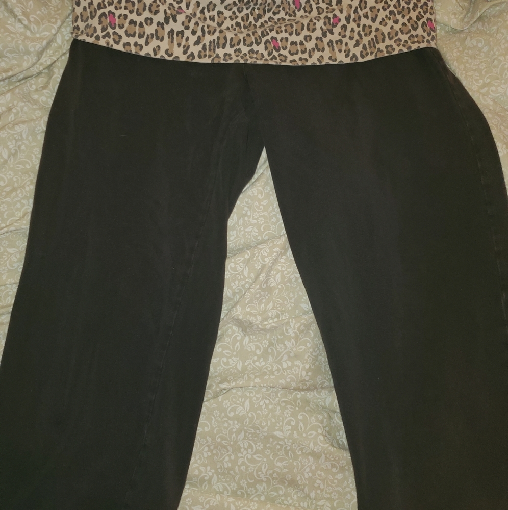 PINK leopard Capri yoga pants